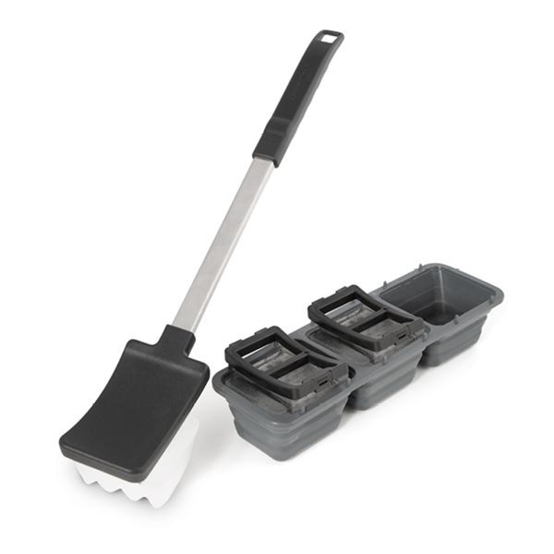 Broil King Deluxe Ice Grill Brush with 3 Block Ice Tray 65679